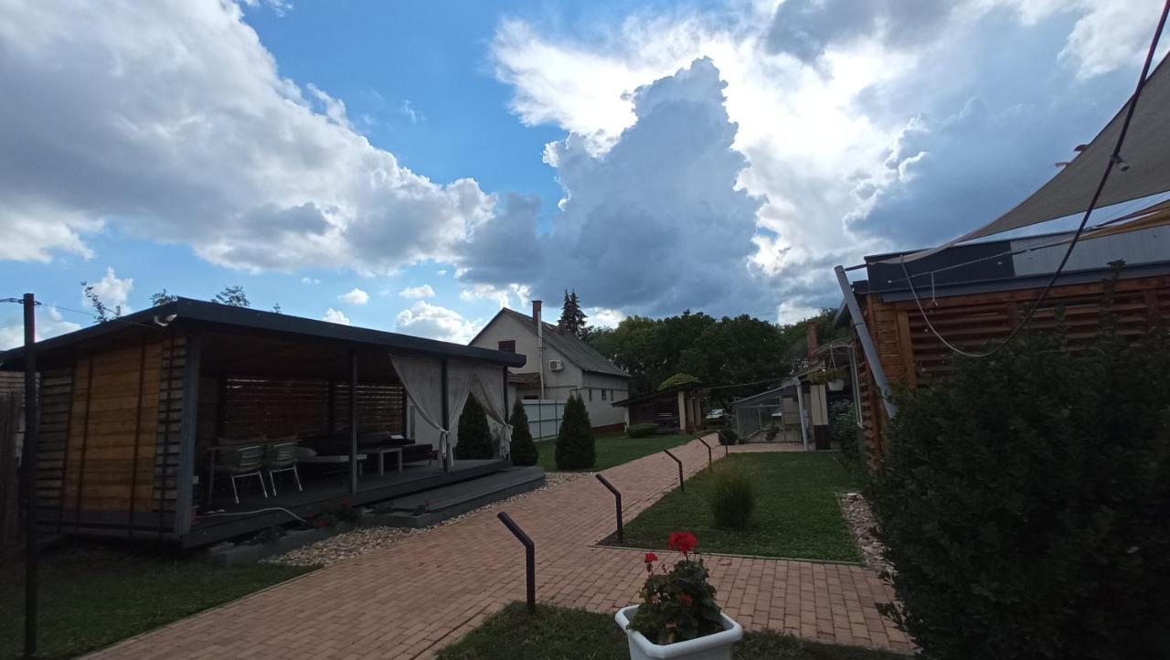 Green Corner Wellness Puspokladany Екстер'єр фото